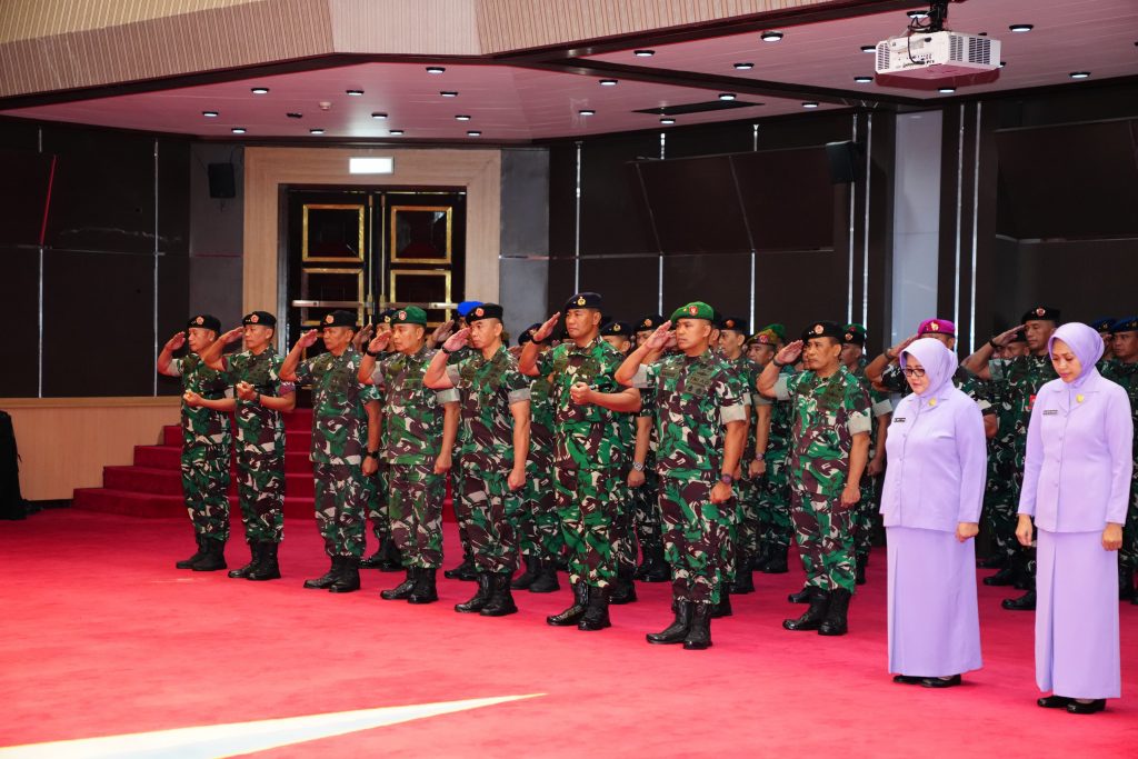 KEPALA PUSKERSIN TNI RESMI SANDANG BINTANG DI PUNDAK PUSKERSIN TNI